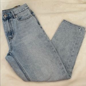 American Eagle Mom Jeans (short)